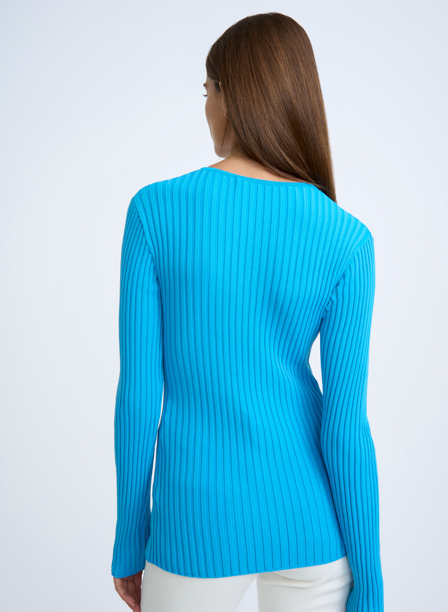 The Jenny Jayne Cardi brings fun and excitement into your winter wardrobe. Featuring a flattering v neckline with hook and eye closures down the centre front, this staple is crafted from a mid weight rib knit fabrication to make it the versatile layer for all year round.